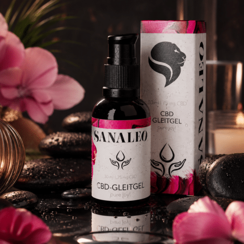 Sanaleo CBD Gleitgel als Premium Produktbild mit dunkler, hochwertiger Inszenierung.
